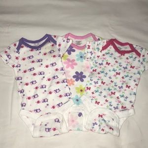 3 newborn bodysuits! (slightly used)